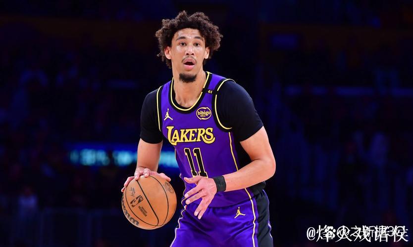 湖人球员海斯飞身展现超强弹跳 湖人球员海斯飞身展现超强弹跳